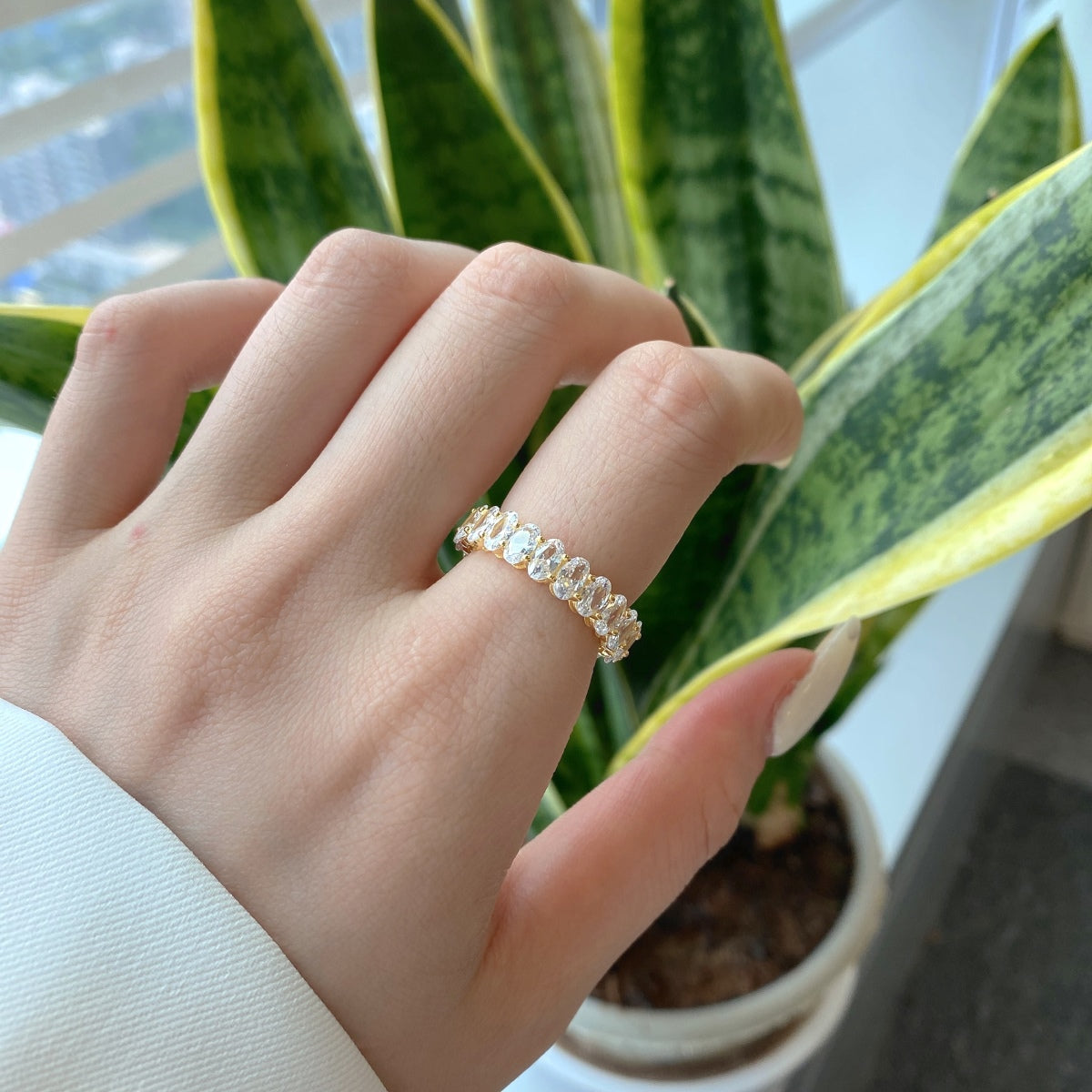 [LORA]Ornate Oval Cut Tennis Ring