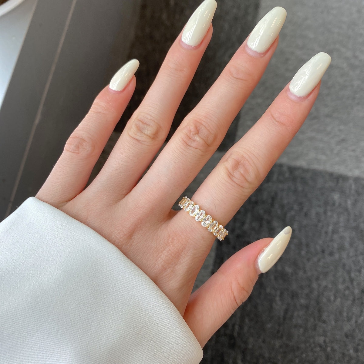 [LORA]Ornate Oval Cut Tennis Ring