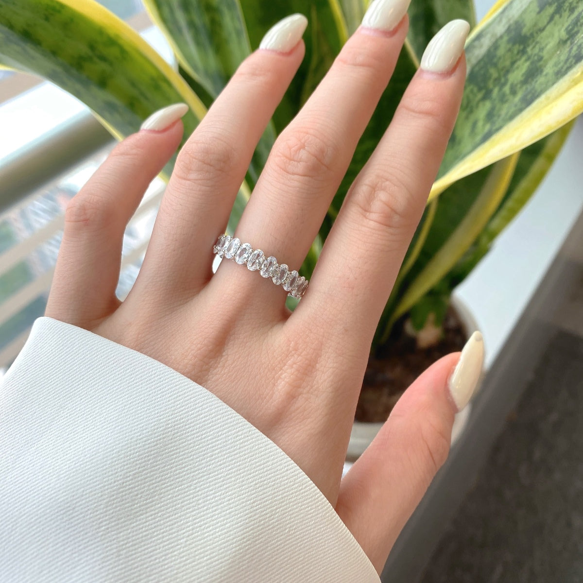 [LORA]Ornate Oval Cut Tennis Ring