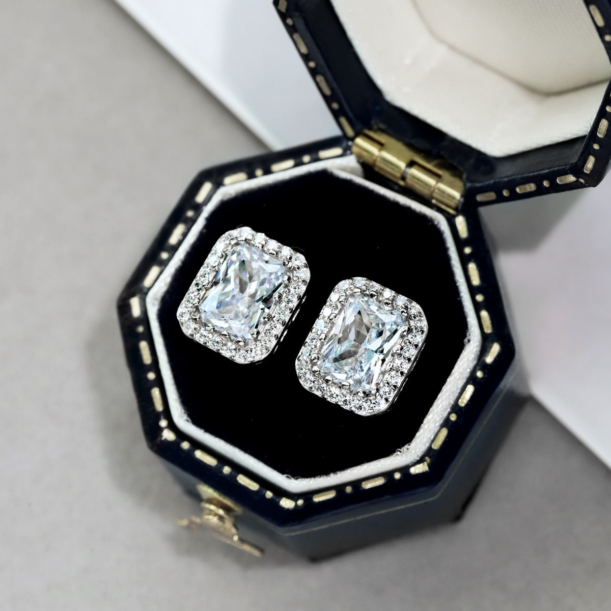 [LORA]1.0 Carat Luxurious Dainty Emerald Cut Daily Earrings