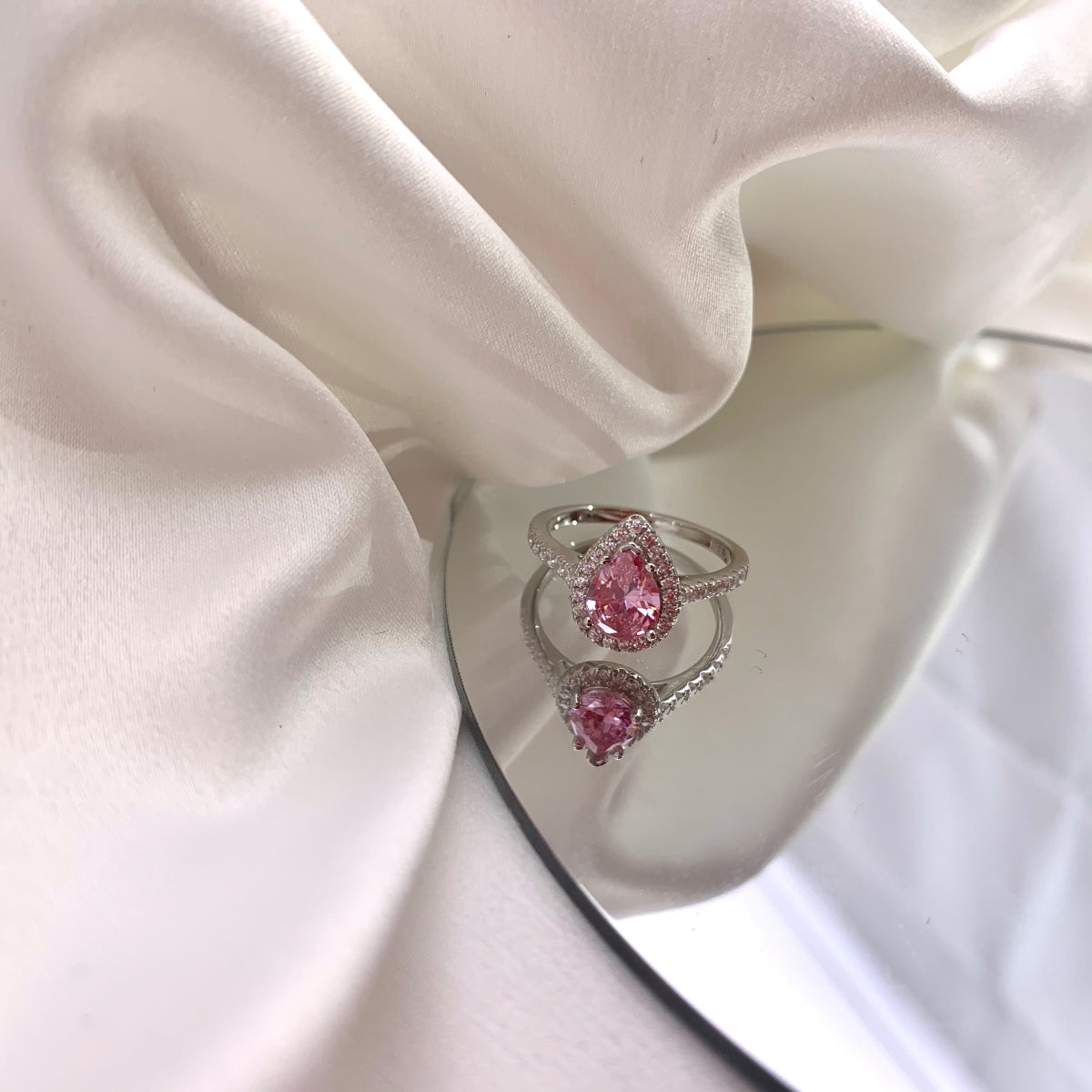 [LORA]1.0 Carat Luxurious Resplendent Water Drop Shape Wedding Ring