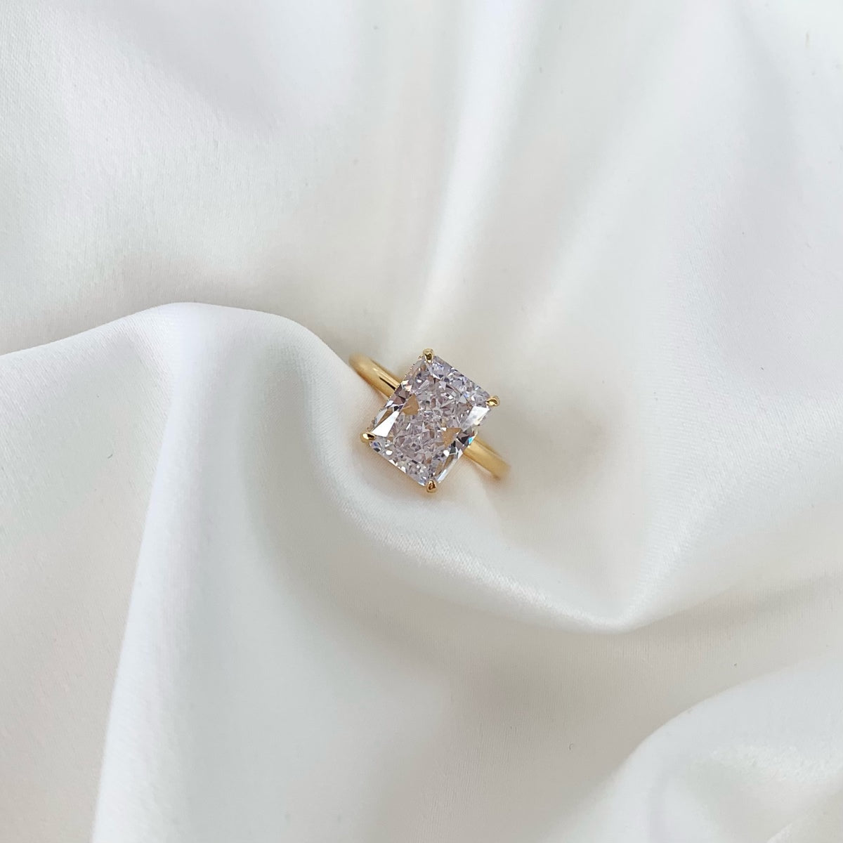 [LORA]4.0 Carat Ornate Enchanting Radiand Cut Banquet Ring