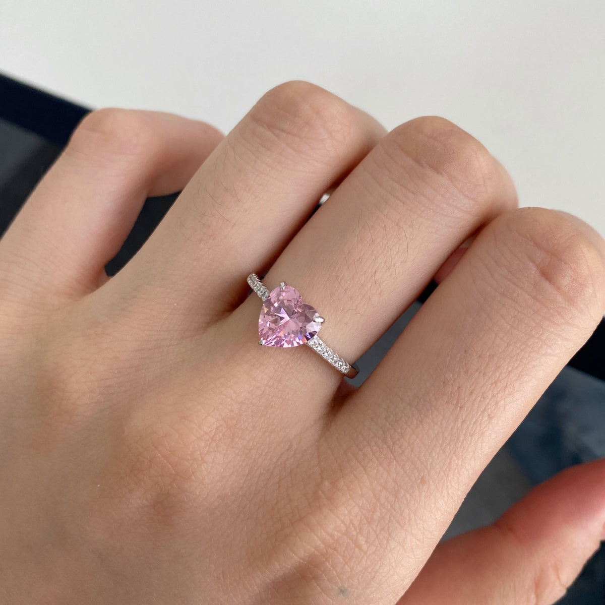 [LORA]2.0 Carat Dazzling Lustrous Heart Cut Lover Ring