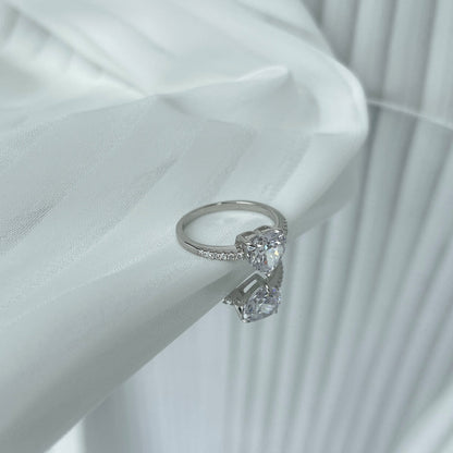 [LORA]2.0 Carat Dazzling Lustrous Heart Cut Lover Ring
