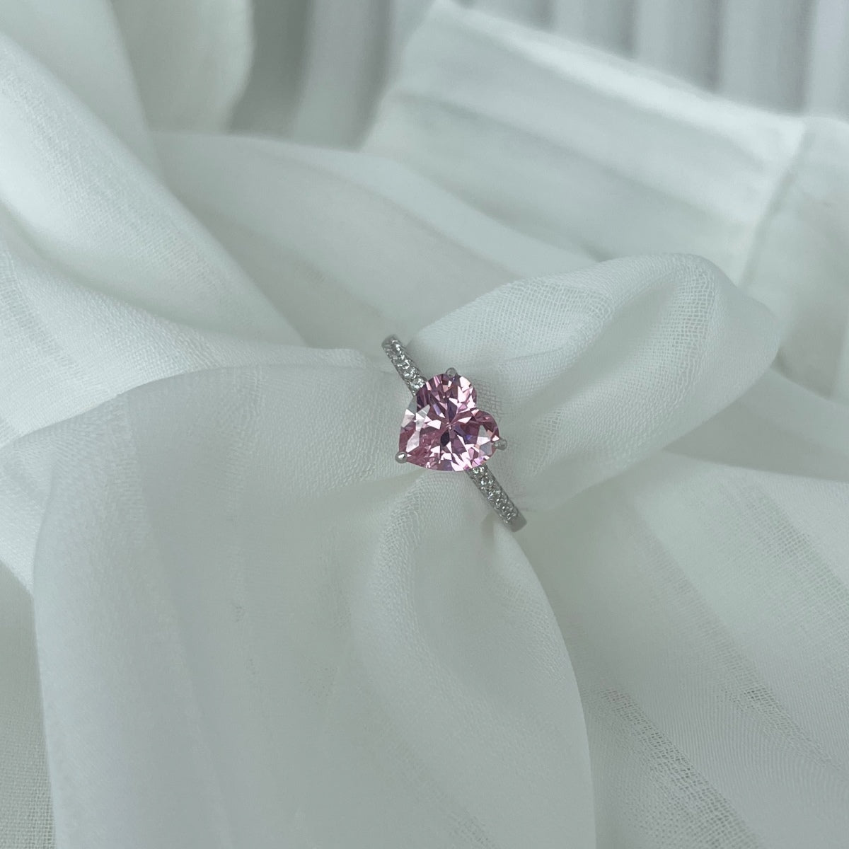 [LORA]2.0 Carat Dazzling Lustrous Heart Cut Lover Ring