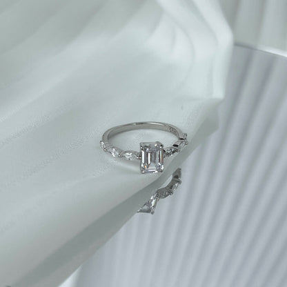 [LORA]1.0 Carat Dainty Resplendent Radiant Cut Daily Ring