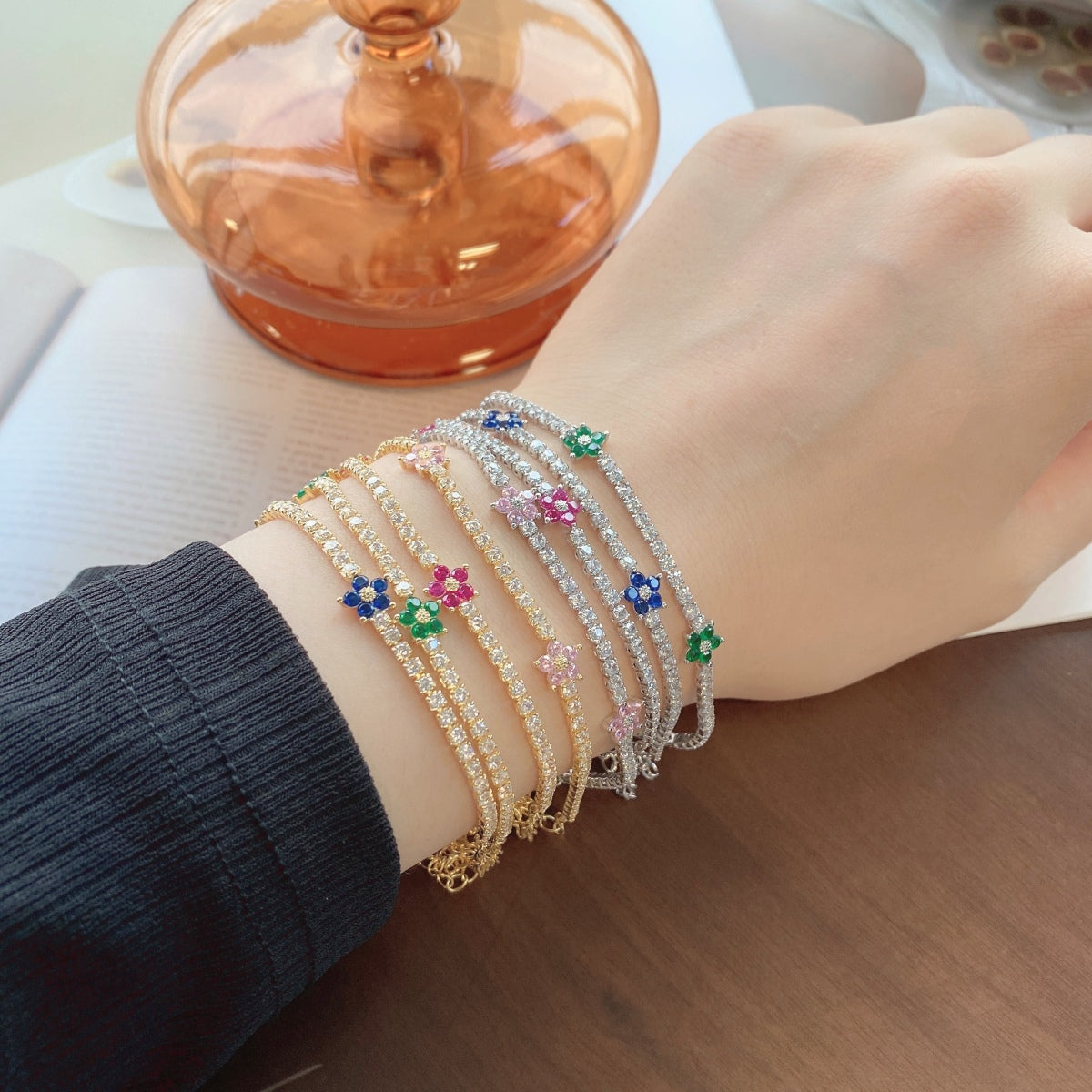 [LORA]Sparkling Flower Shape Tennis Bracelet