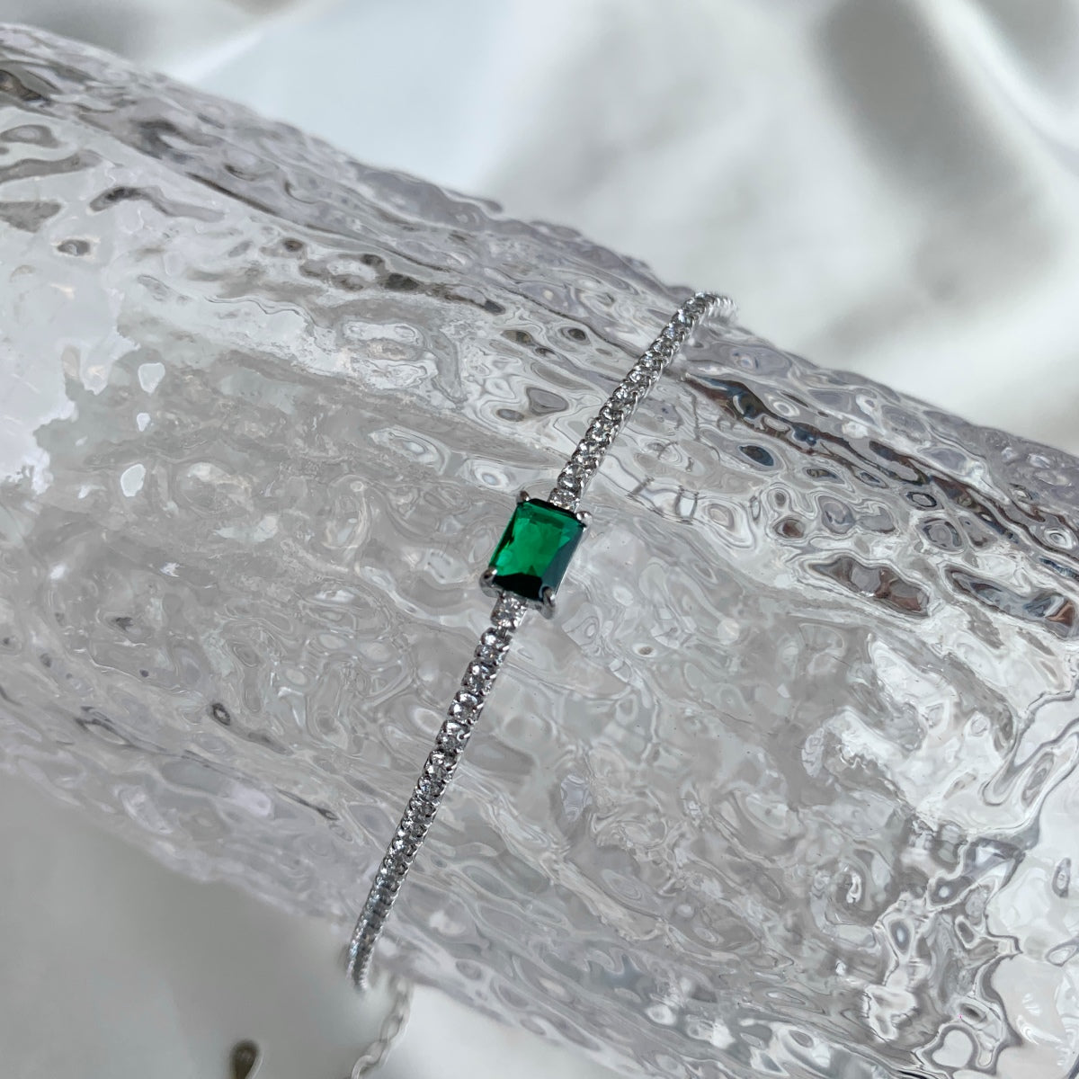 [LORA]1.0 Carat Unique Emerald Cut Banquet Bracelet