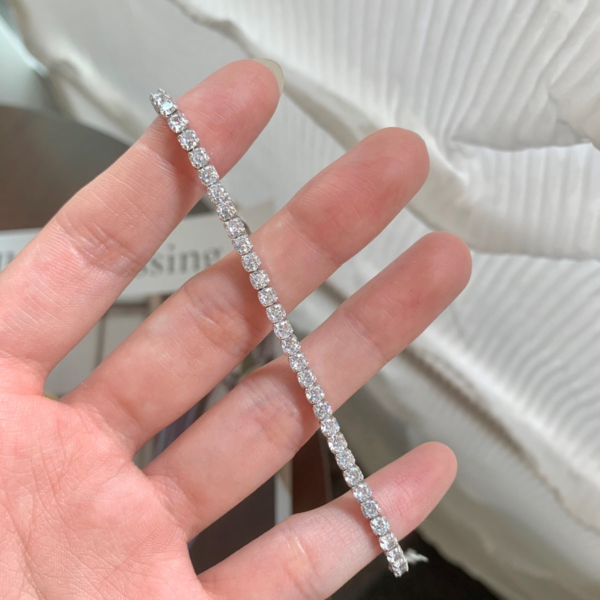 [LORA]Sparkling Round Cut Daily Bracelet