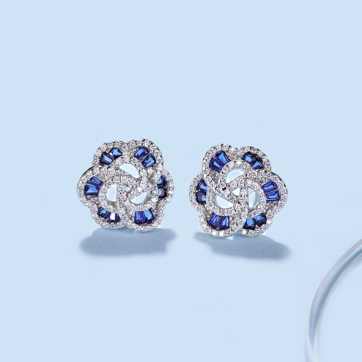 [LORA]Exquisite Flower Shape Daily Earrings