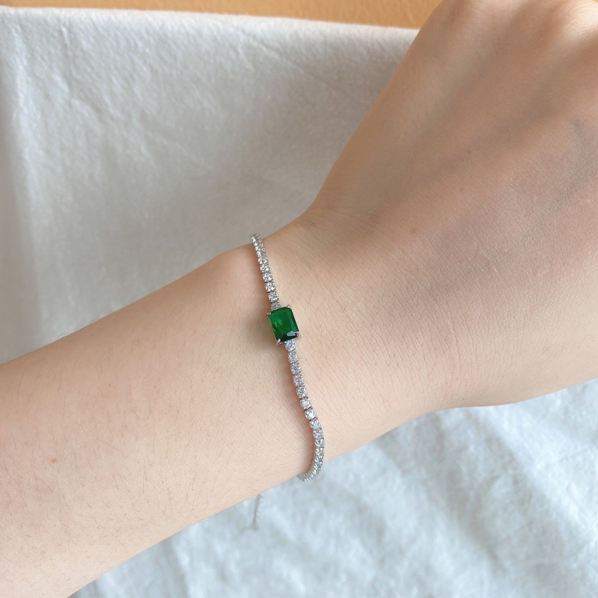 [LORA]1.0 Carat Unique Emerald Cut Banquet Bracelet