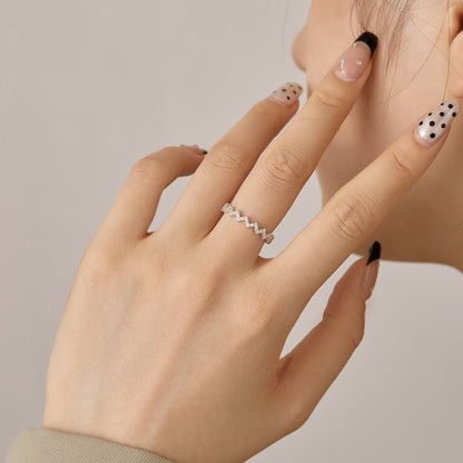 [LORA]Delicate Enchanting Wave Shape Daily Ring