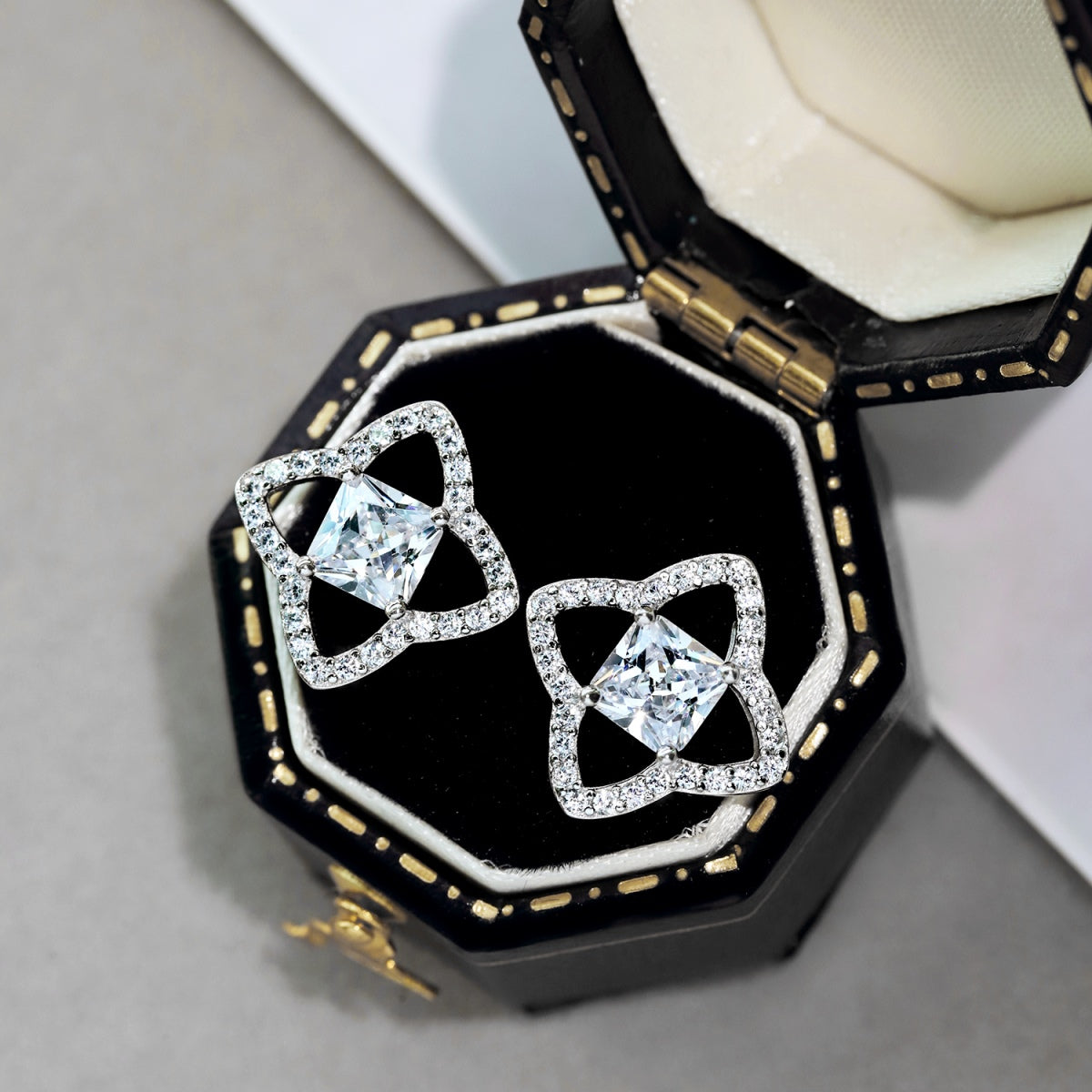[LORA]Elegant Star Shape Princess Cut Daily Earrings