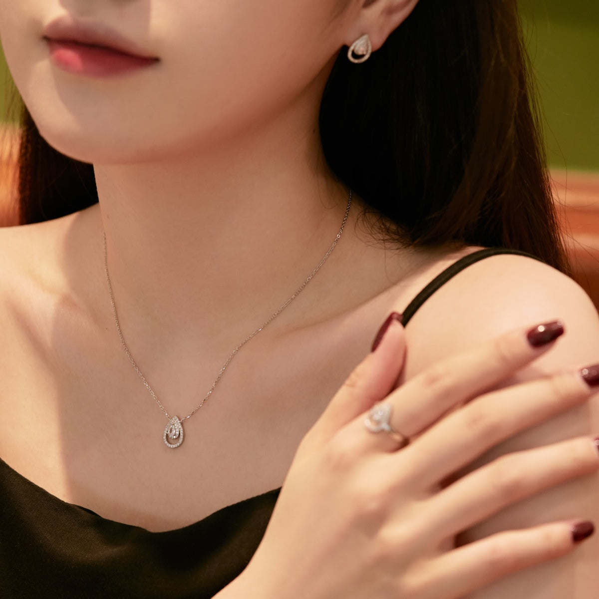 [LORA]Sparkling Delicate Water Drop Shape Daily Earrings