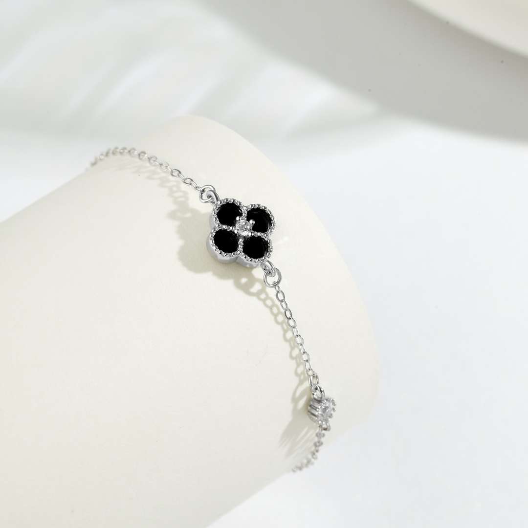 [LORA]Delicate Four Leaf Clover Bracelet