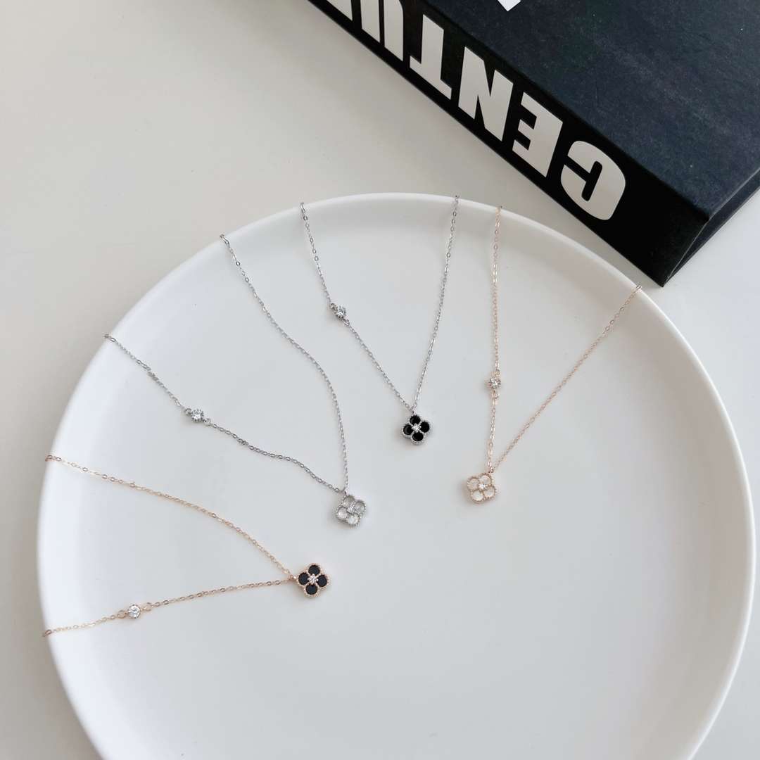 [LORA]Delicate Flower Shape Necklace
