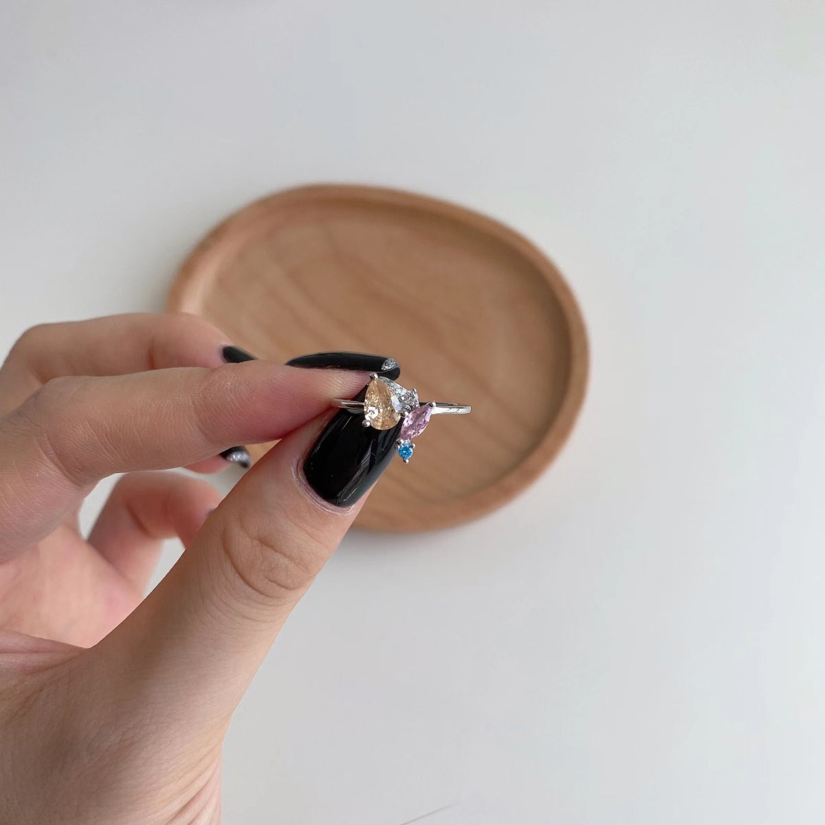 [LORA]Radiant Colorful Multi Cut Daily Ring