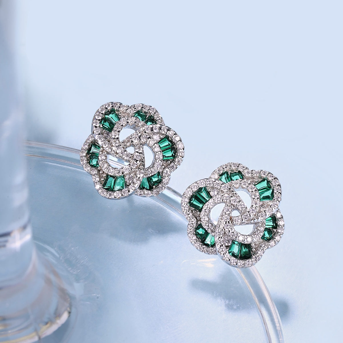 [LORA]Exquisite Flower Shape Daily Earrings