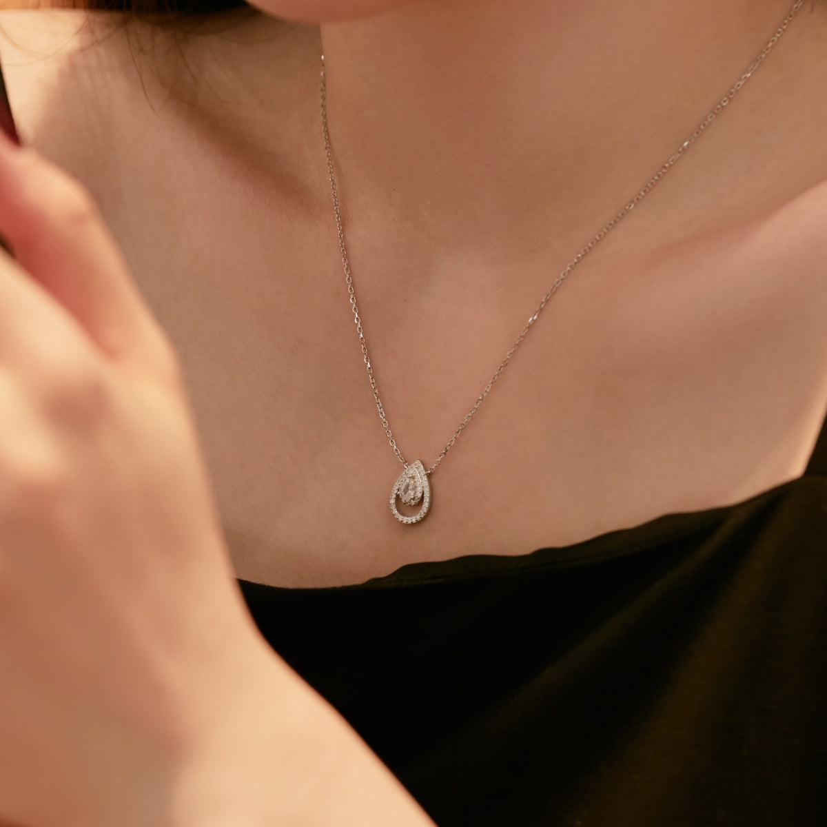 [LORA]Sparkling Pear Cut Necklace