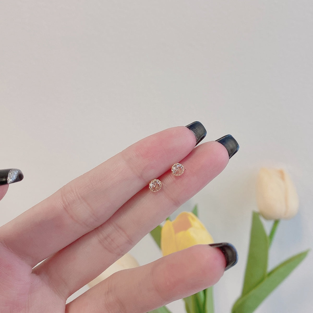 [LORA]Sparkling Colorful Round Shape Earrings