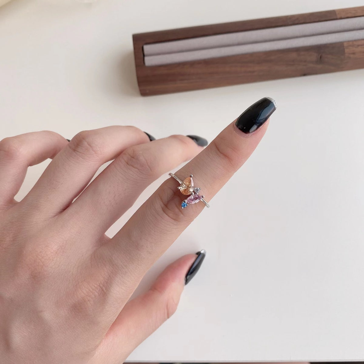 [LORA]Radiant Colorful Multi Cut Daily Ring