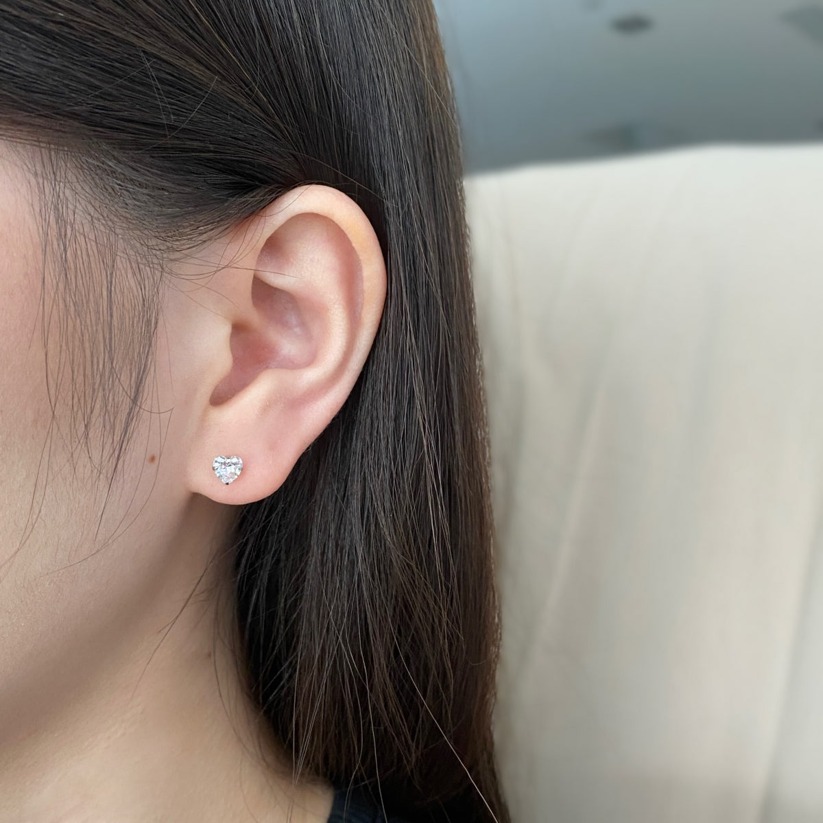 [LORA]Sparkling Heart Shaped Simple Earrings
