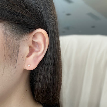 [LORA]Sparkling Heart Shaped Simple Earrings