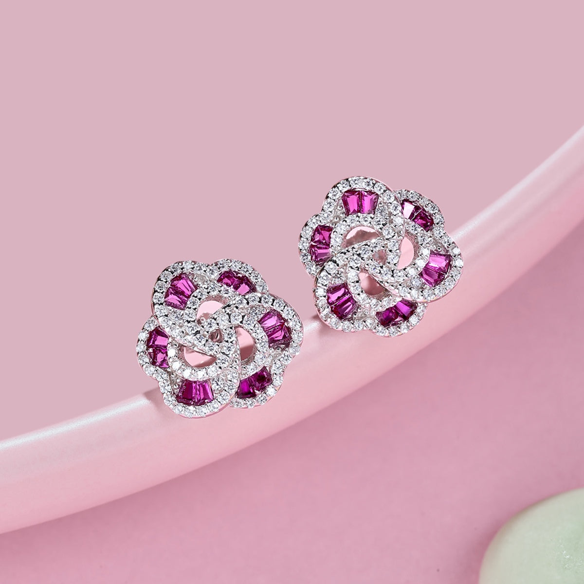 [LORA]Exquisite Flower Shape Daily Earrings