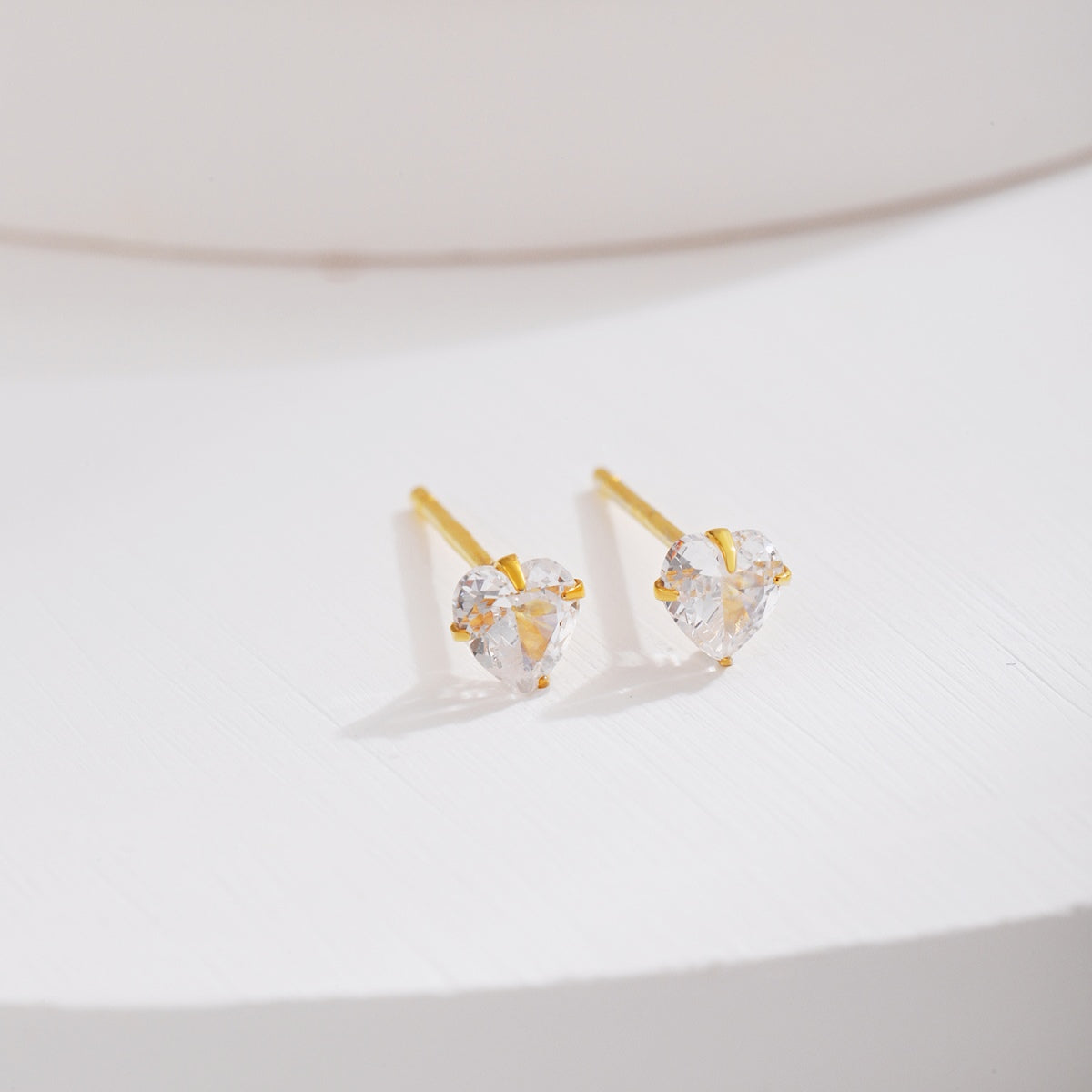 [LORA]Sparkling Heart Shaped Simple Earrings