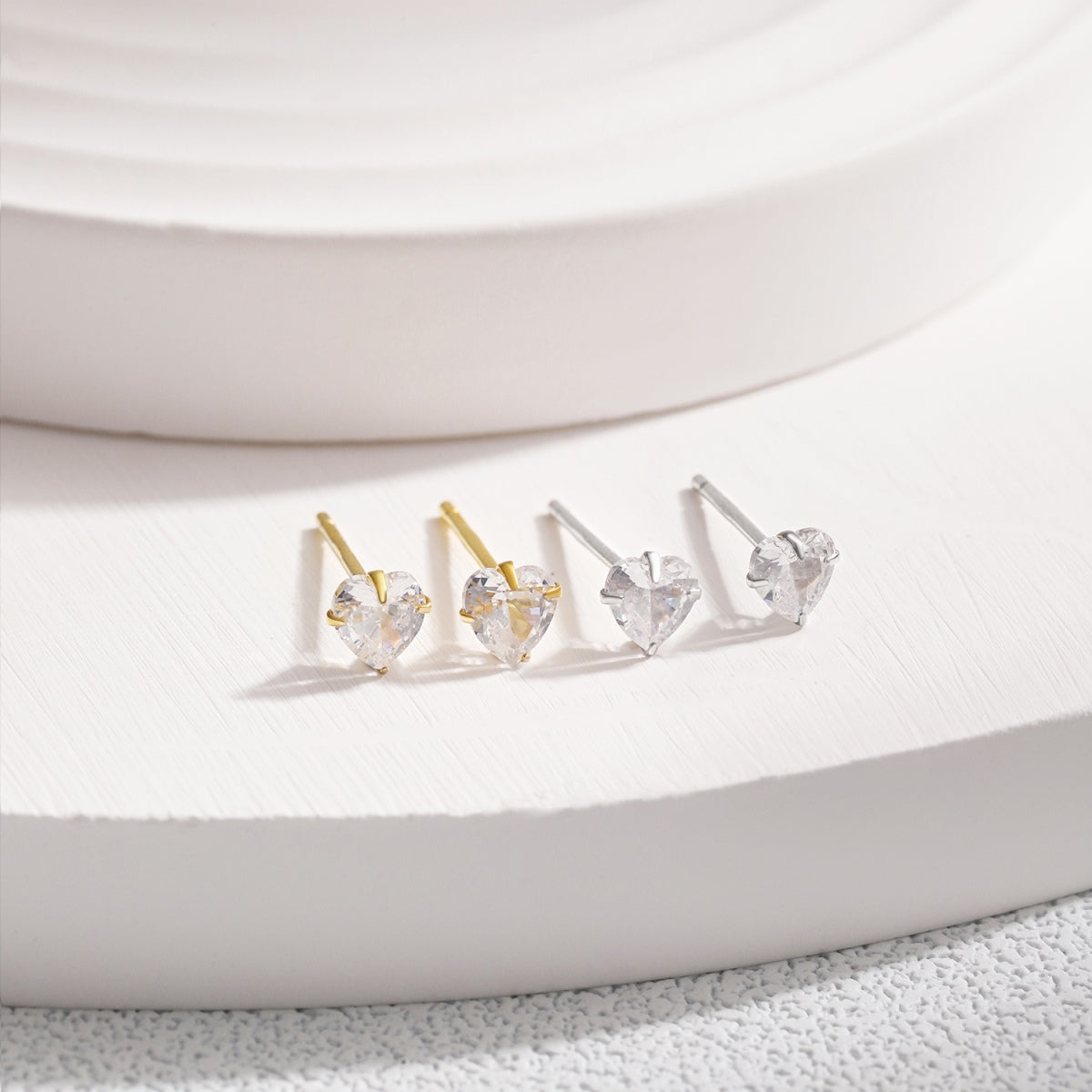 [LORA]Sparkling Heart Shaped Simple Earrings