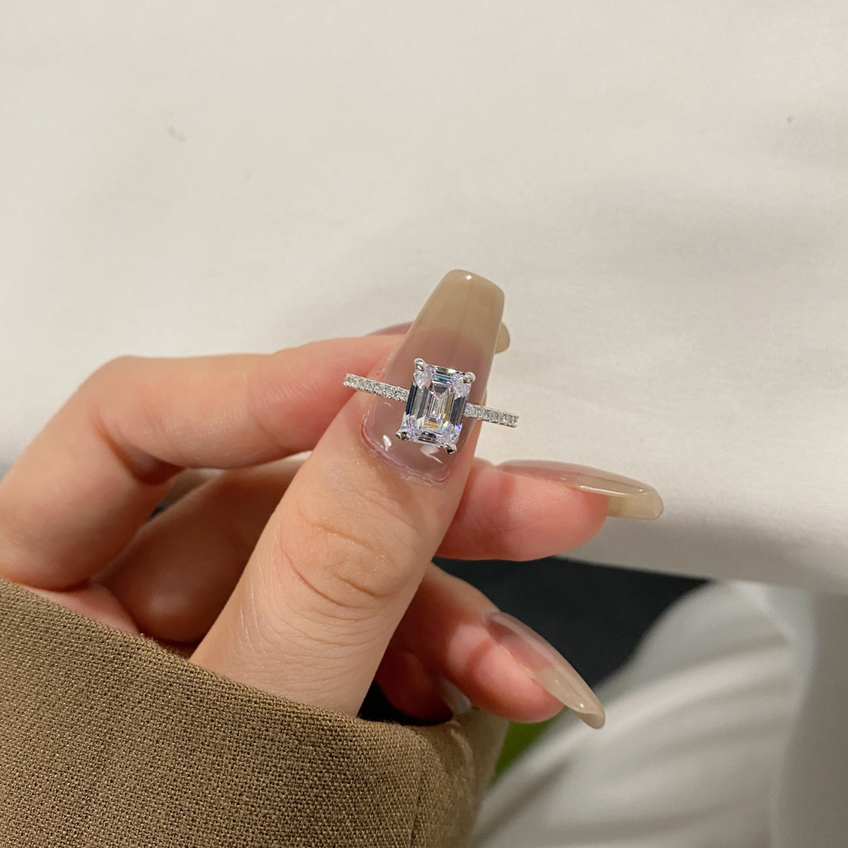 [LORA]2.0 Carat Scintillating Ornate Radiant Cut Party Ring