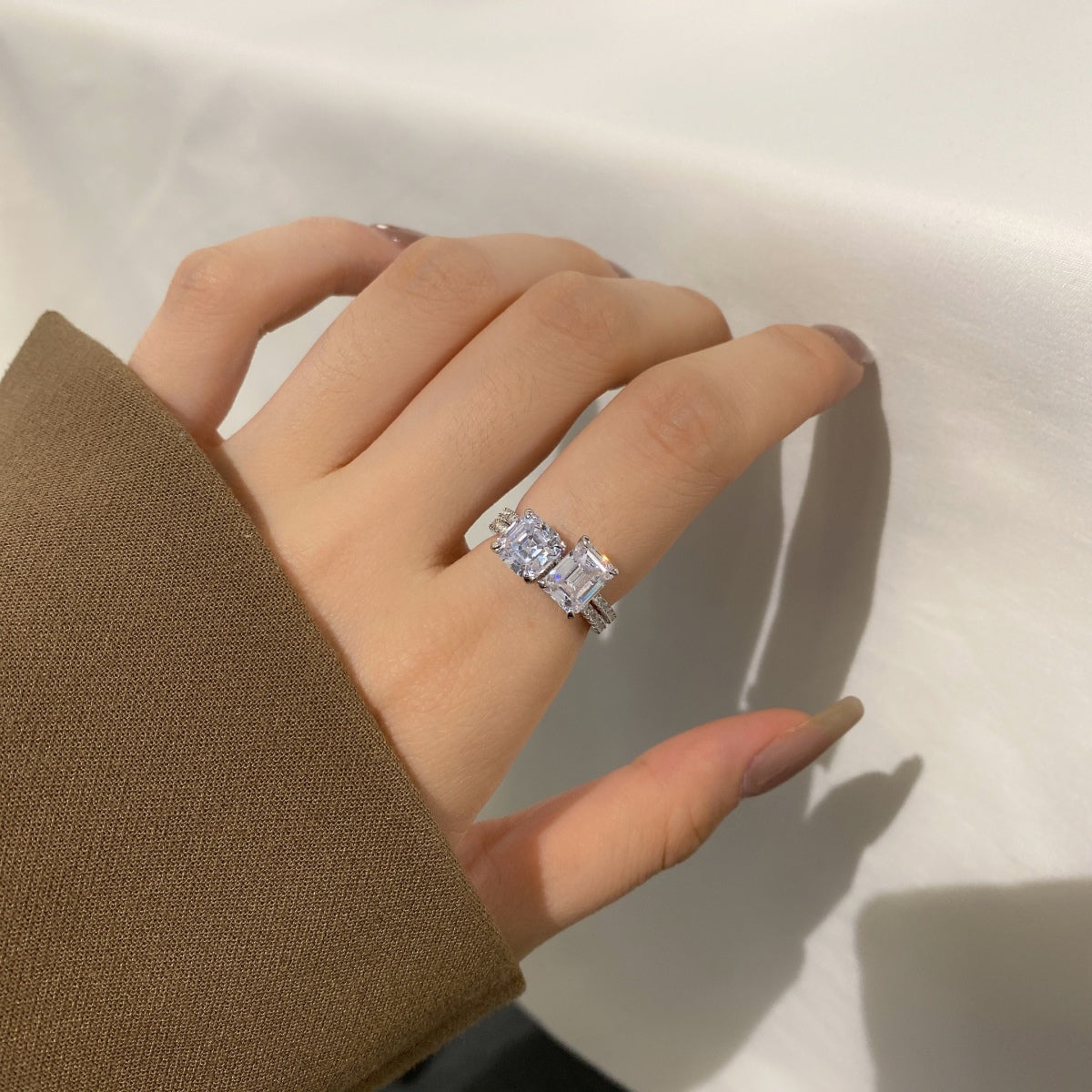 [LORA]2.0 Carat Scintillating Ornate Radiant Cut Party Ring