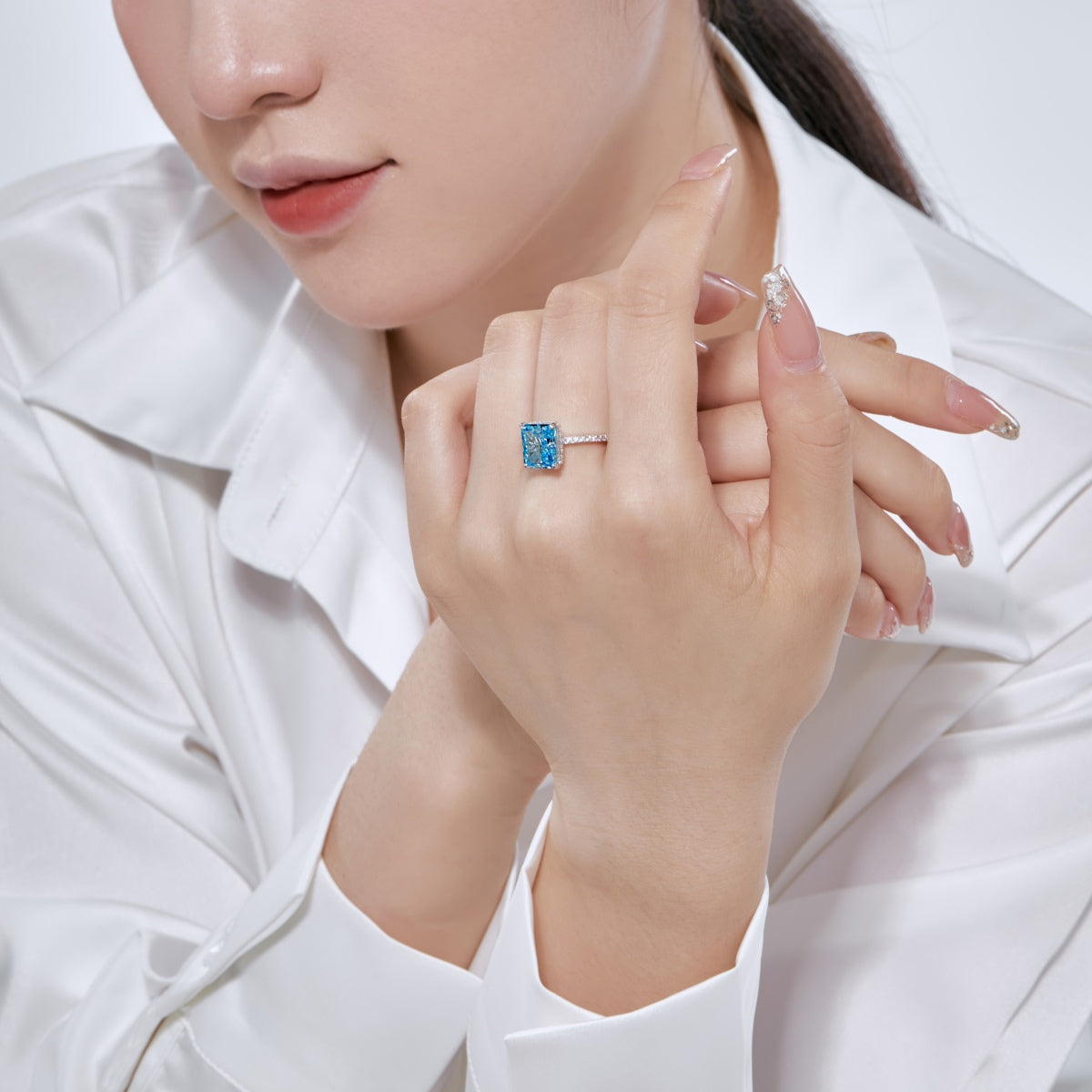 [LORA]4.0 Carat Luxurious Engagement Ring