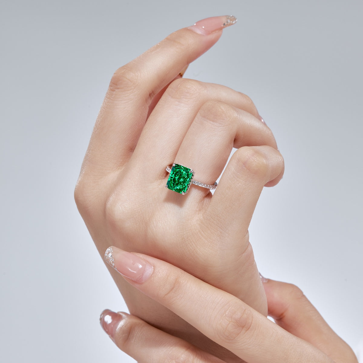 [LORA]4.0 Carat Luxurious Engagement Ring