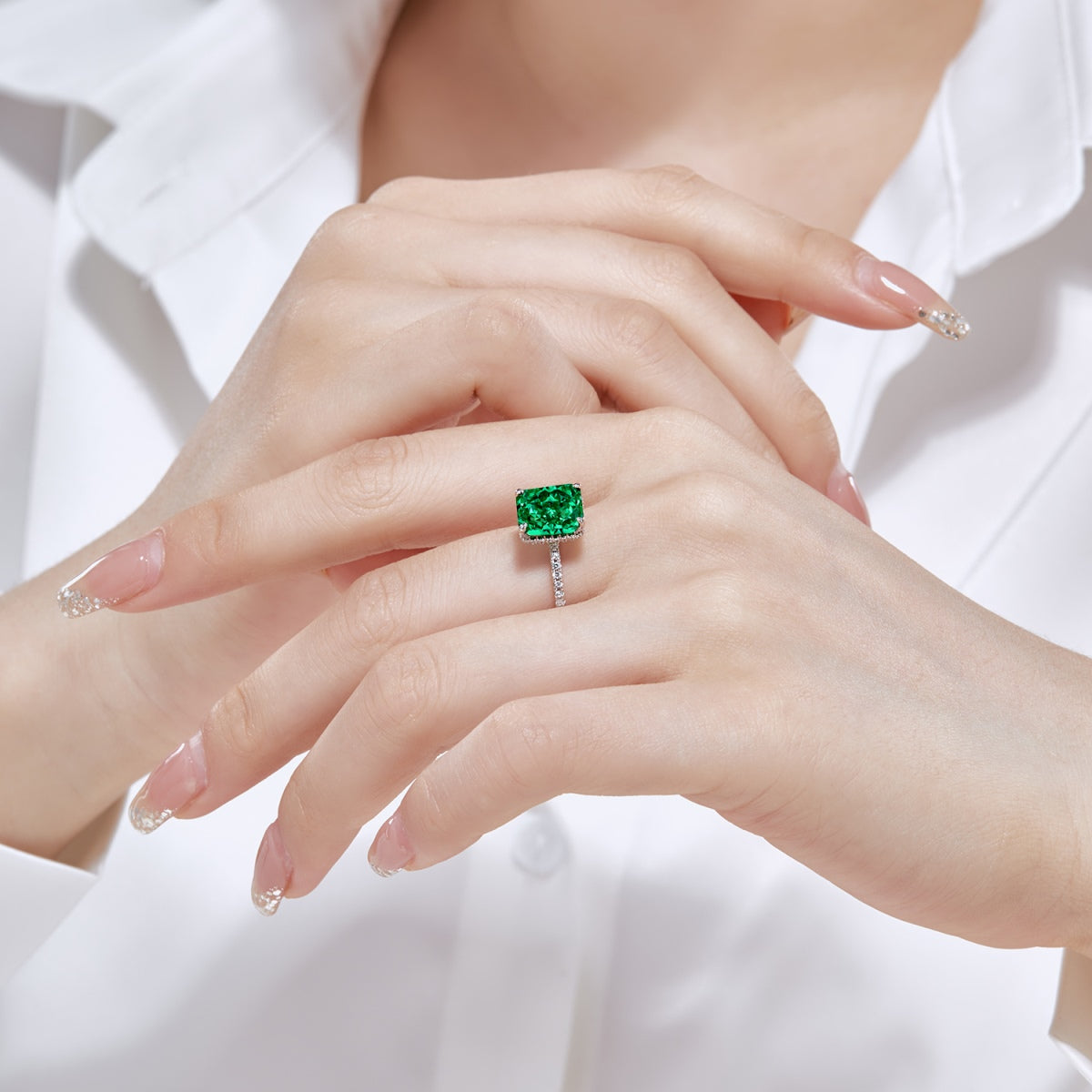 [LORA]4.0 Carat Luxurious Engagement Ring