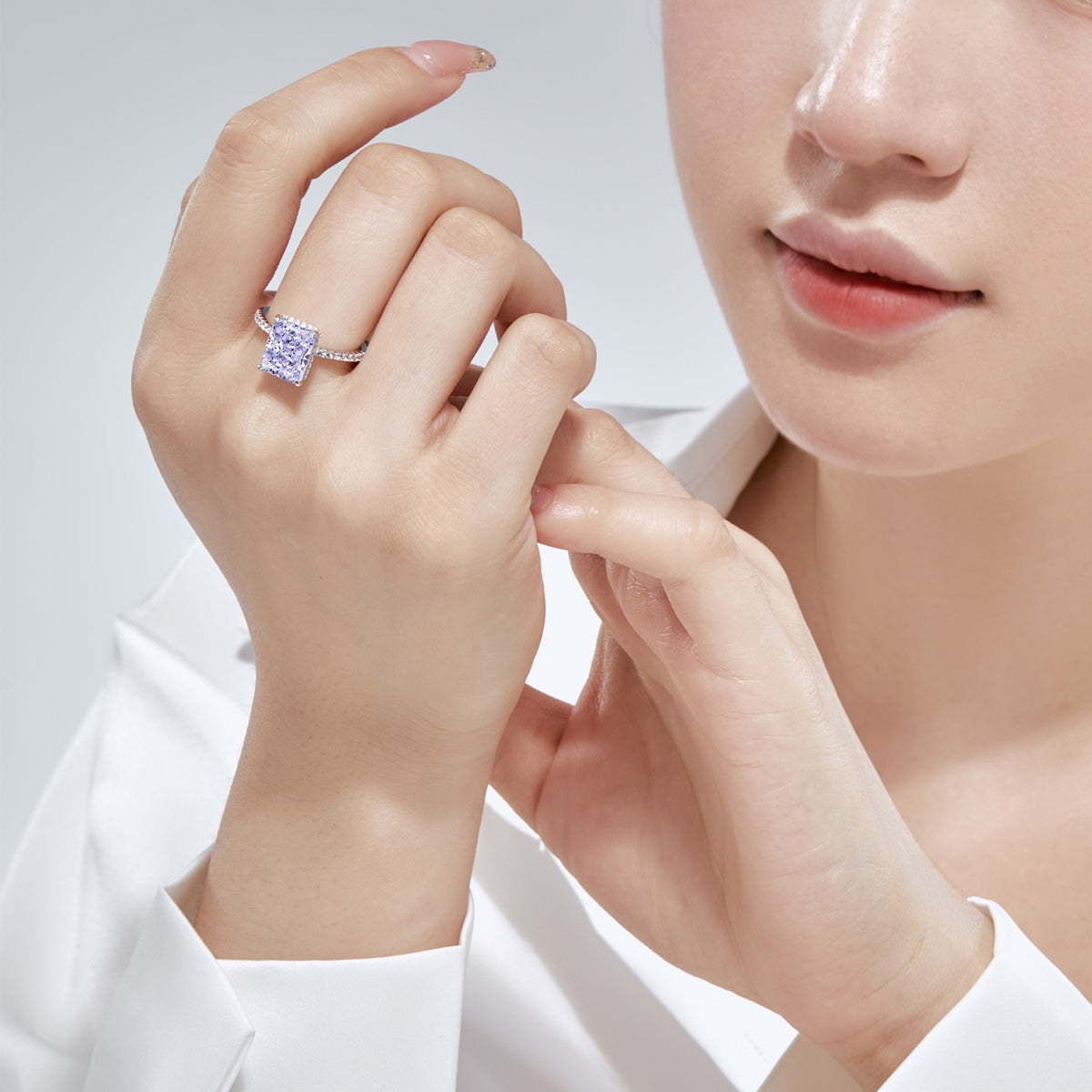 [LORA]4.0 Carat Luxurious Engagement Ring