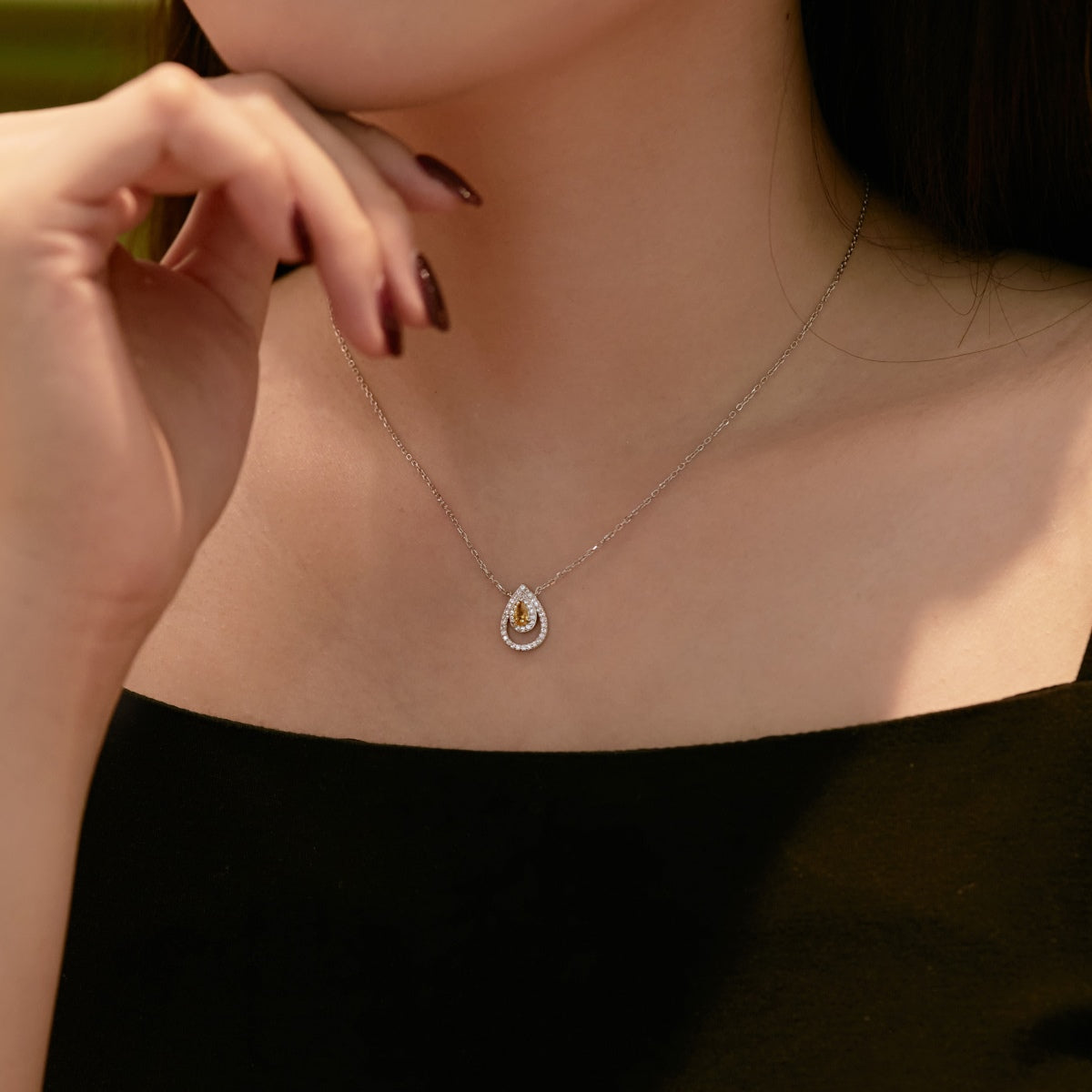 [LORA]Sparkling Pear Cut Necklace