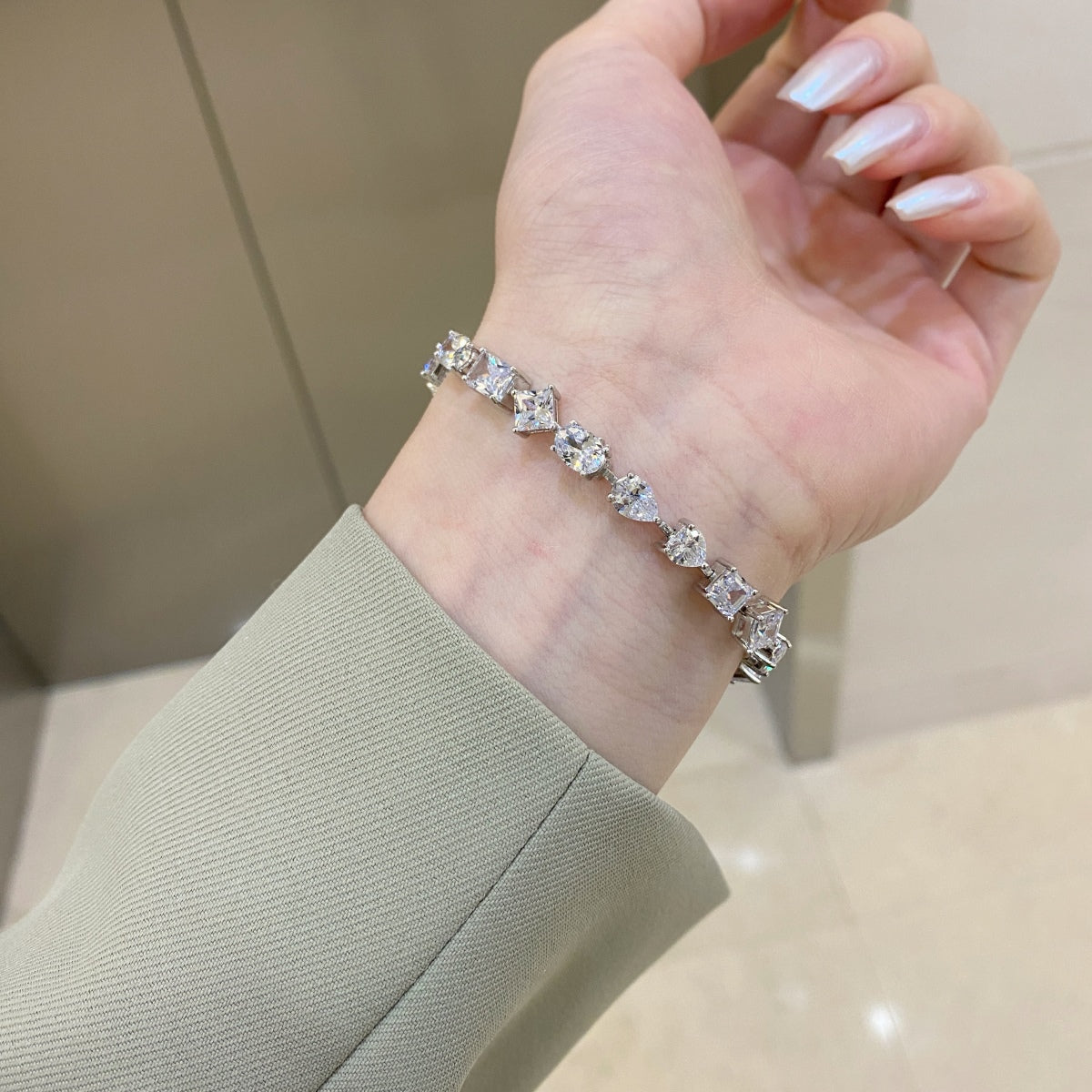 [LORA]Unique Exquisite Multi Cut Daily Bracelet