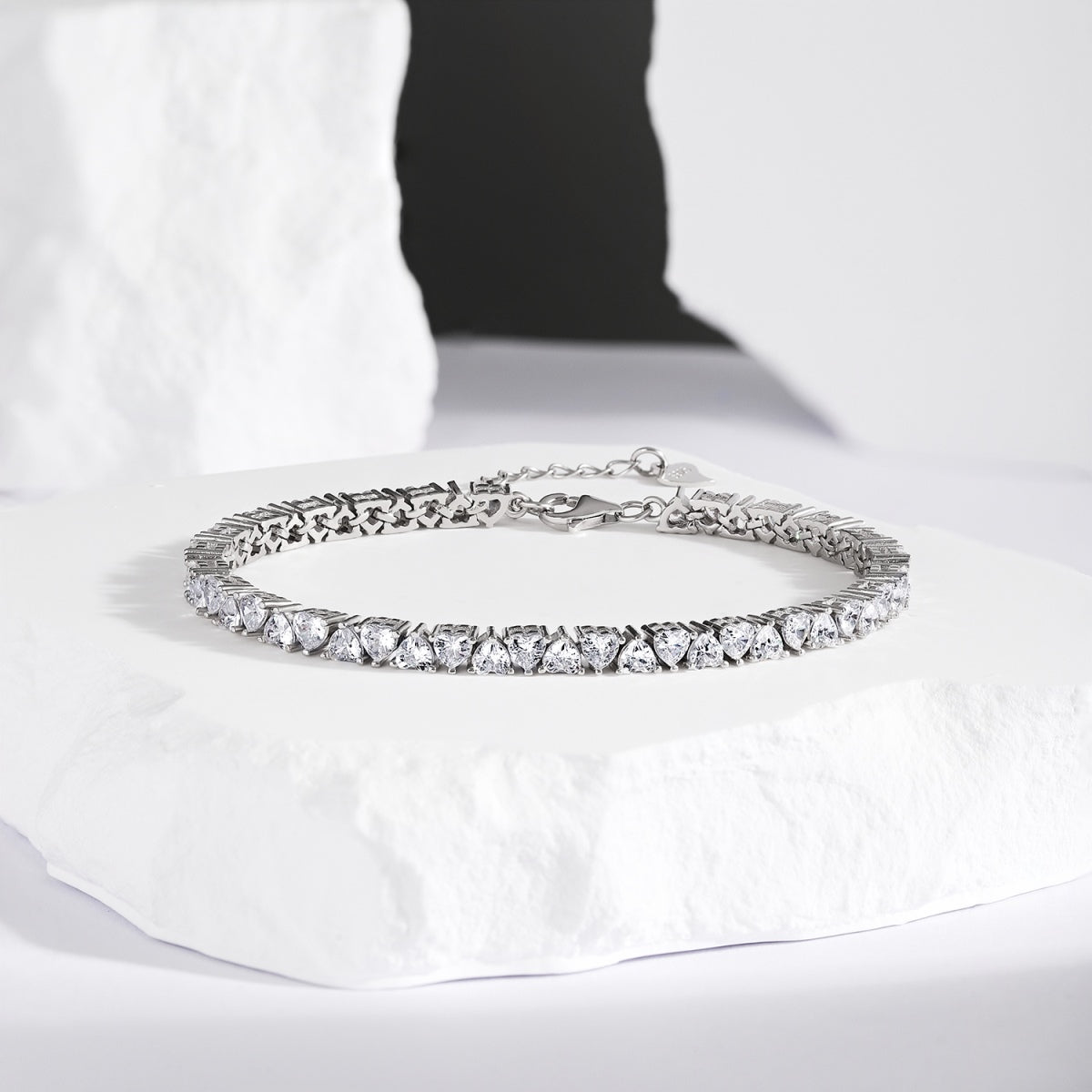 [LORA]Dazzling Romantic Heart Shape Lover Bracelet