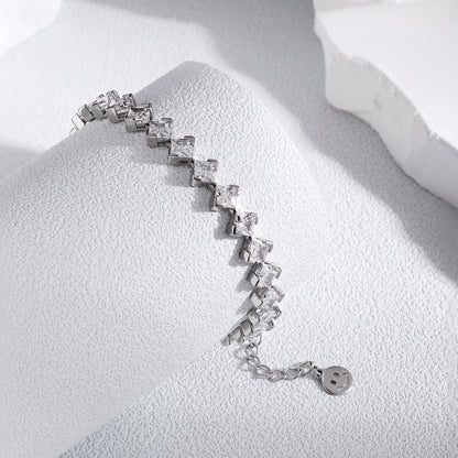 [LORA]0.5 Carat Ornate Princess Cut Daily Bracelet
