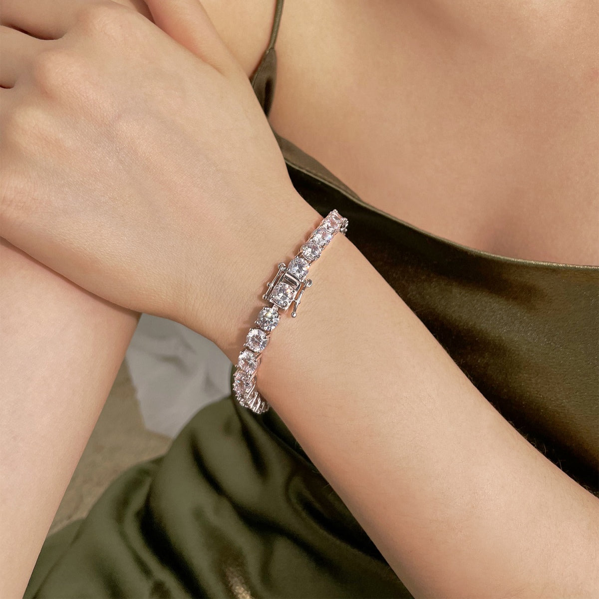 [LORA]0.75 Carat Dazzling Round Cut Wedding Bracelet
