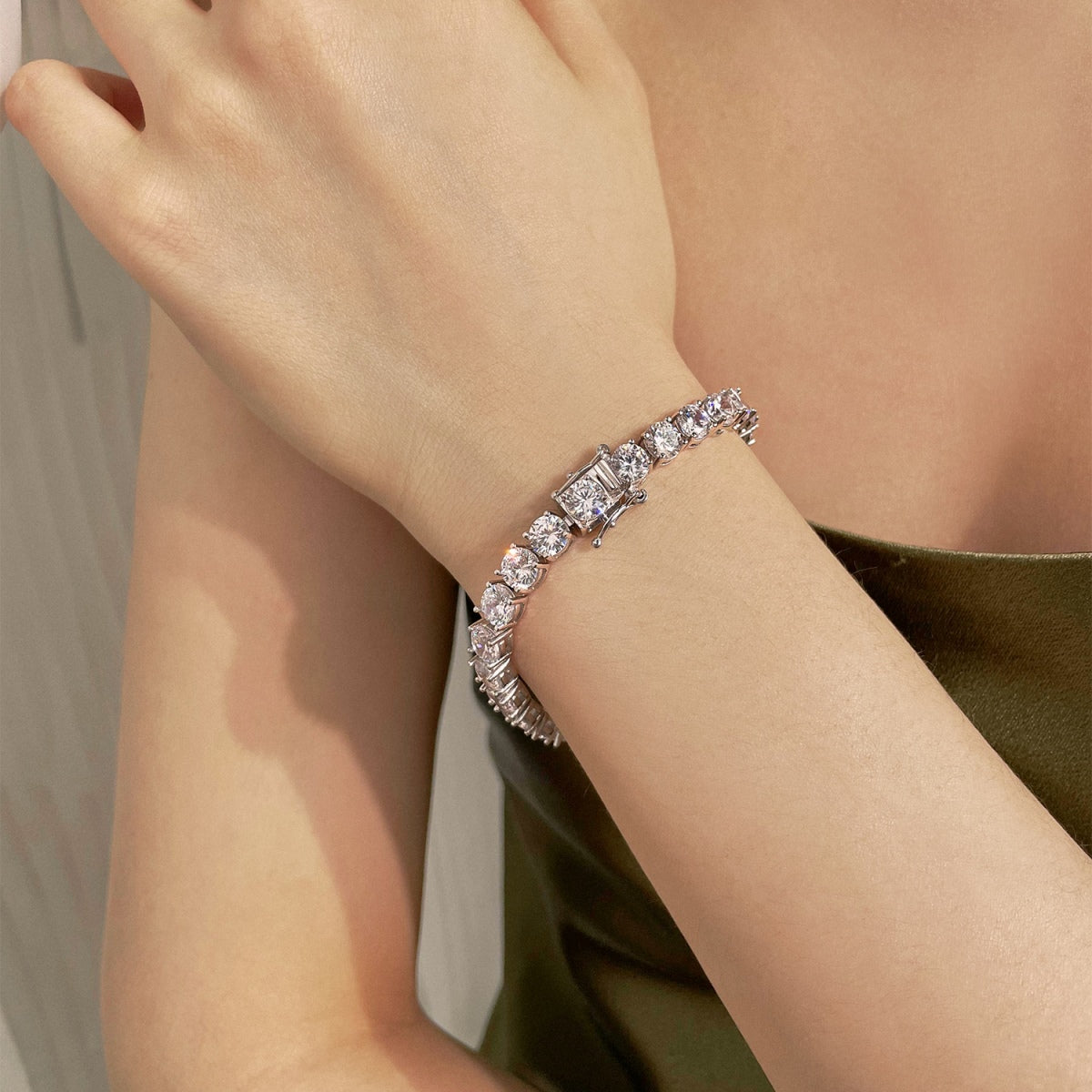 [LORA]0.75 Carat Dazzling Round Cut Wedding Bracelet