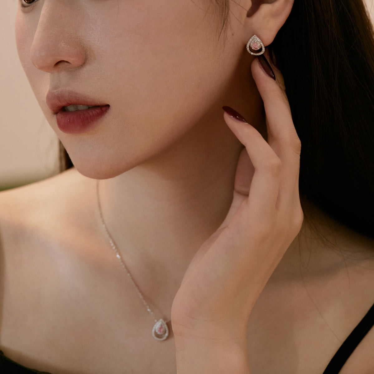 [LORA]Sparkling Delicate Water Drop Shape Daily Earrings