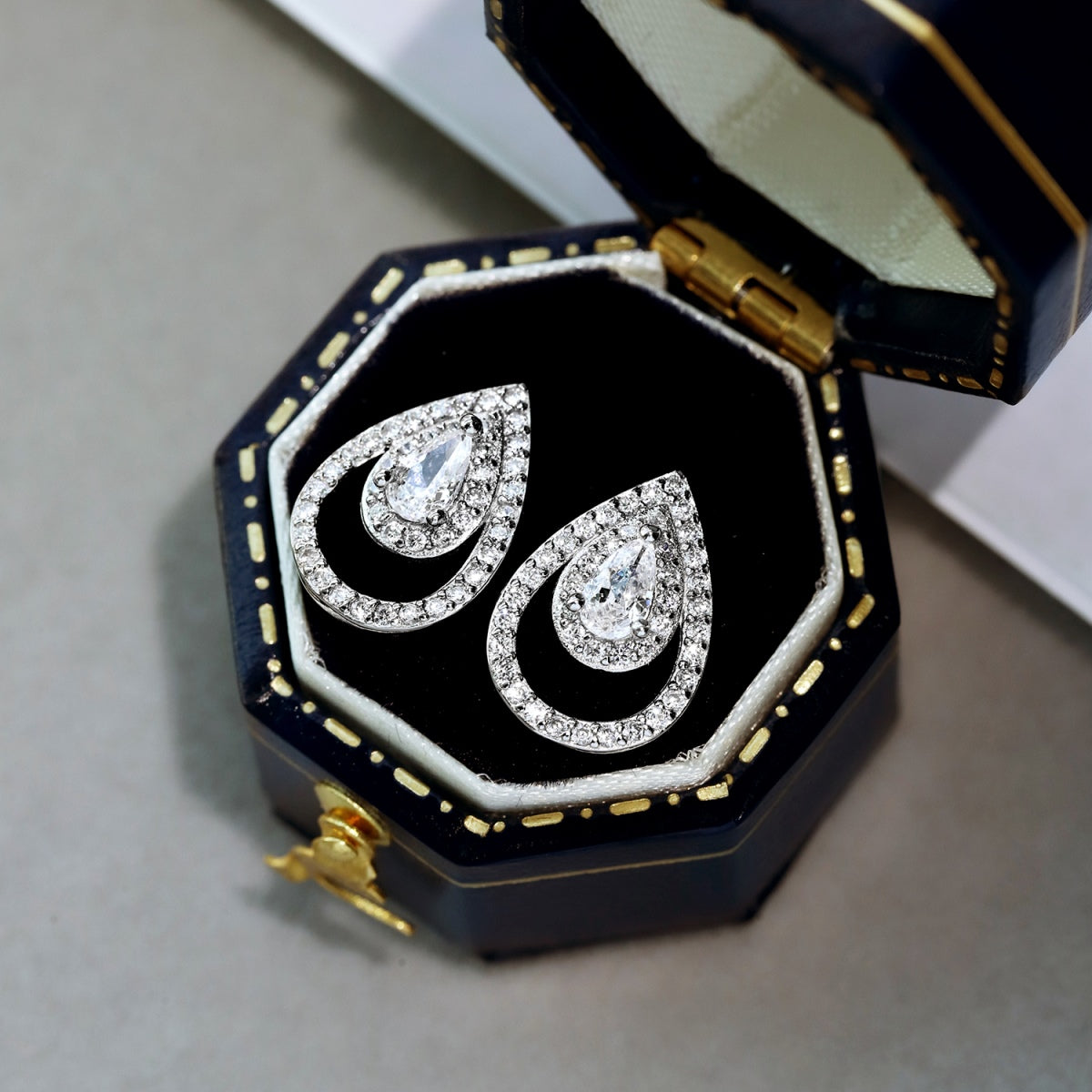 [LORA]Sparkling Delicate Water Drop Shape Daily Earrings