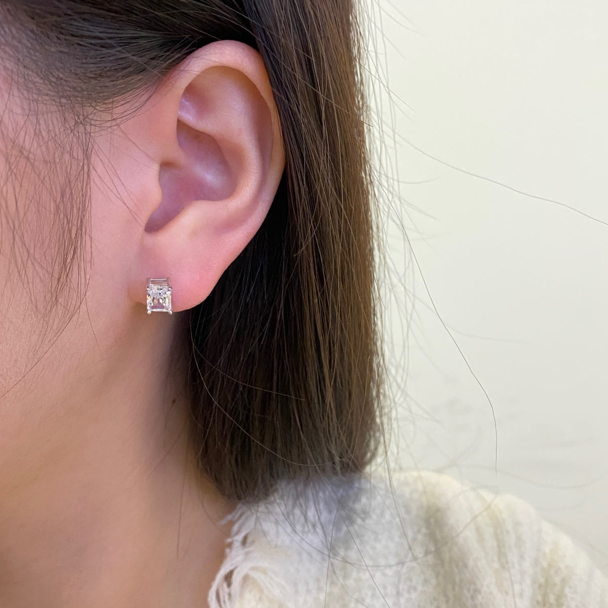 [LORA]Stylish Shiny Rectangular Center Stone Stud Earrings