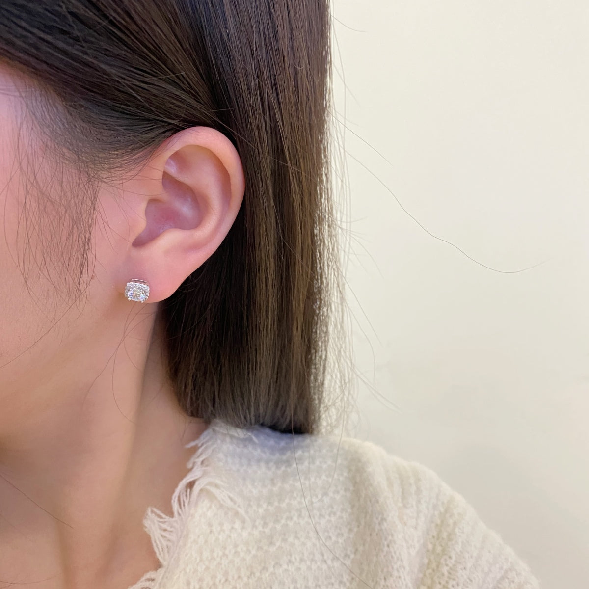 [LORA]Classic Round Center Stone Stud Earrings