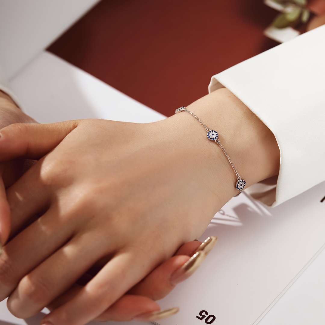 [LORA]Delicate Round Shape Pendent Necklace