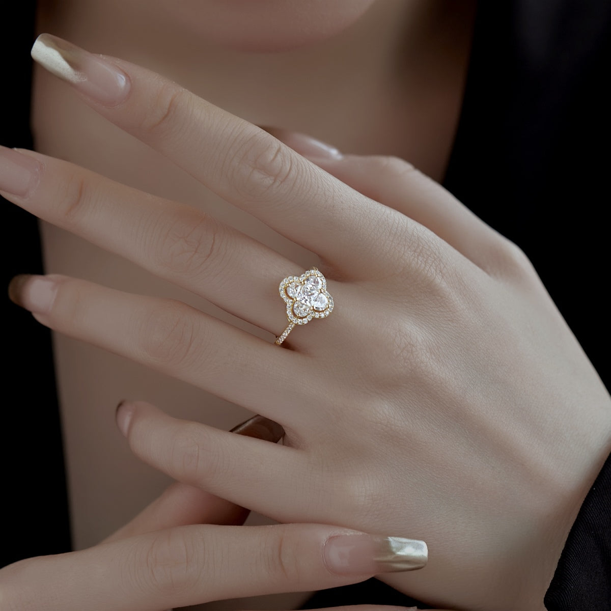 [LORA]Luxurious Eternity Flower Shape Banquet Ring