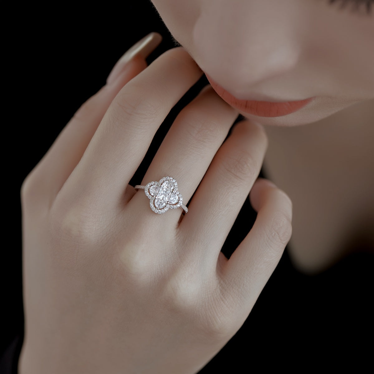 [LORA]Luxurious Eternity Flower Shape Banquet Ring