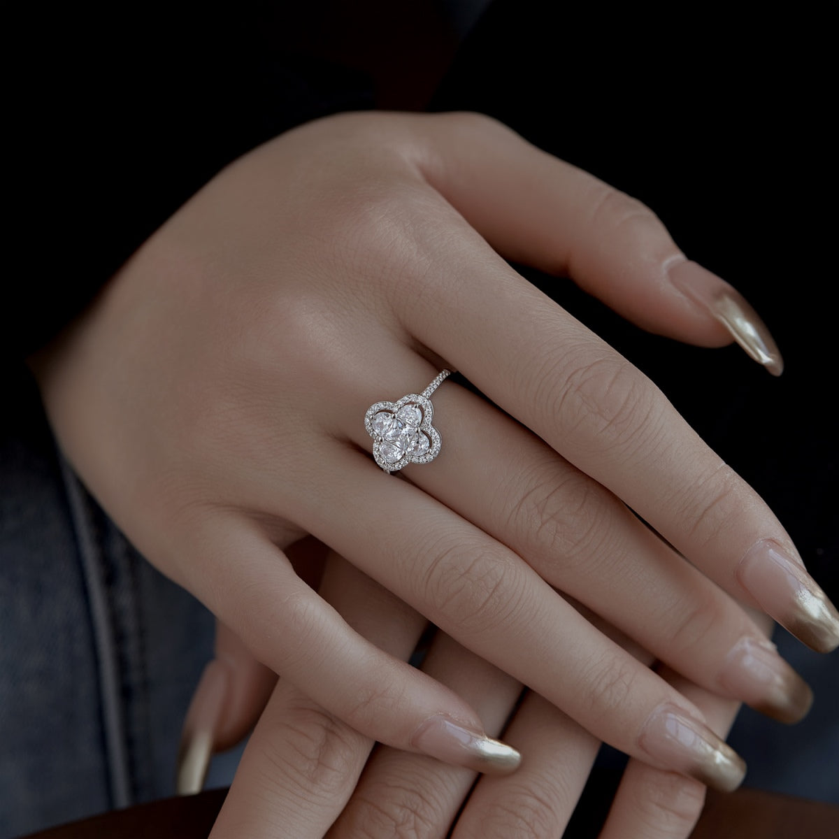 [LORA]Luxurious Eternity Flower Shape Banquet Ring